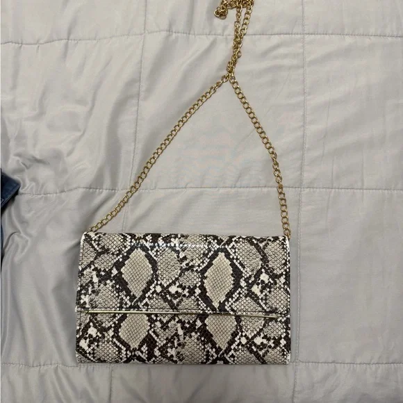 Chic Snakeskin Pattern Clutch with Gold Chain - Picture 1 of 3